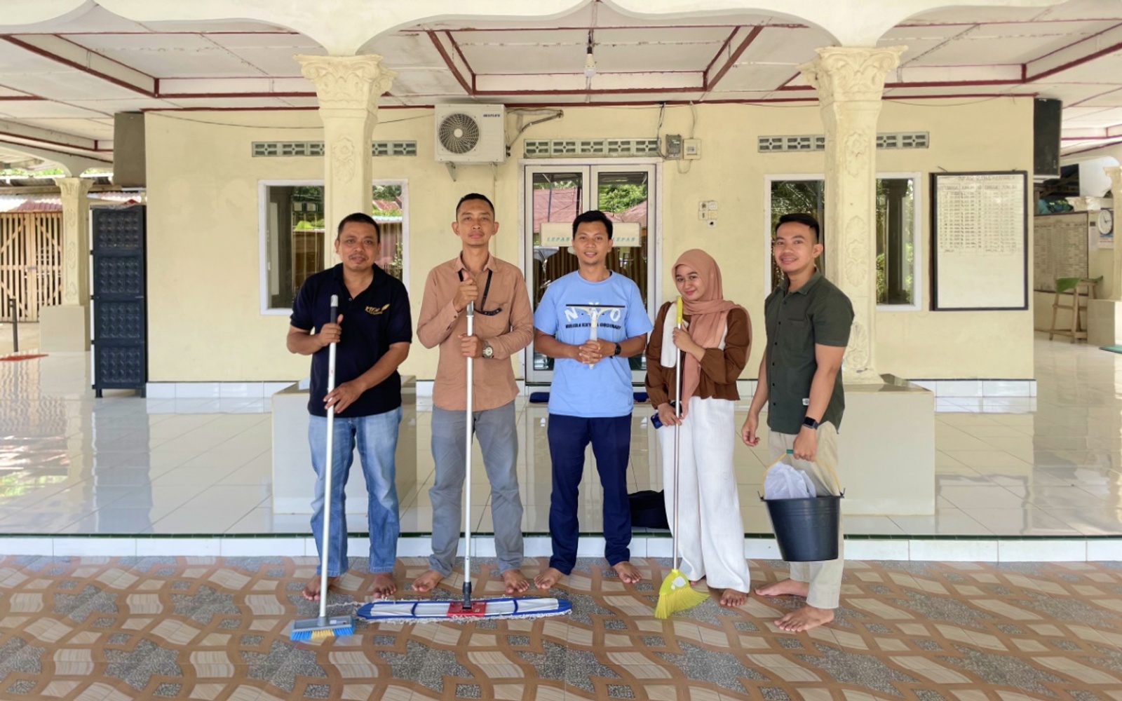 PT Nusira Encourages the Mosque Cleaning Movement, Spreading Benefits and Blessings in Langkat