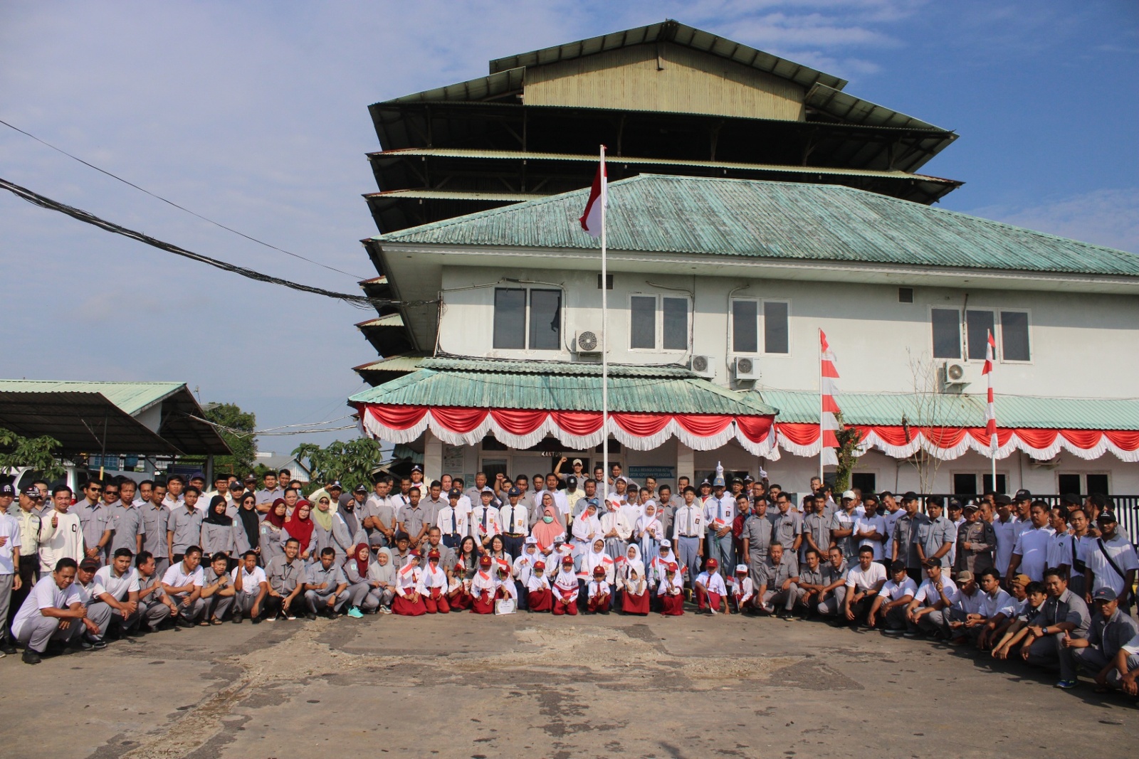 PT New Kalbar Processors Awards Scholarships to Outstanding Employees’ Children